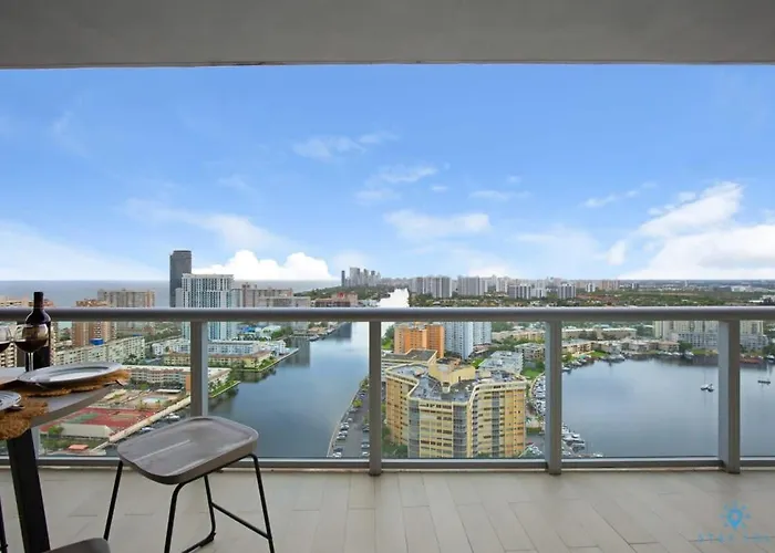 Infinite View - Balcony- Amazing Pool- Near Beach