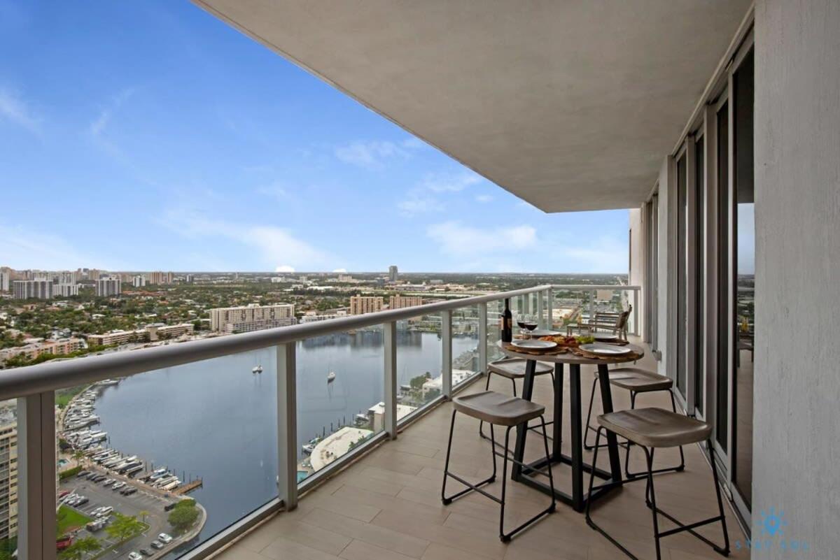 Infinite View - Balcony- Amazing Pool- Near Apartment *