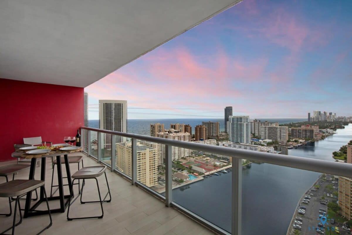Infinite View - Balcony- Amazing Pool- Near Apartment *