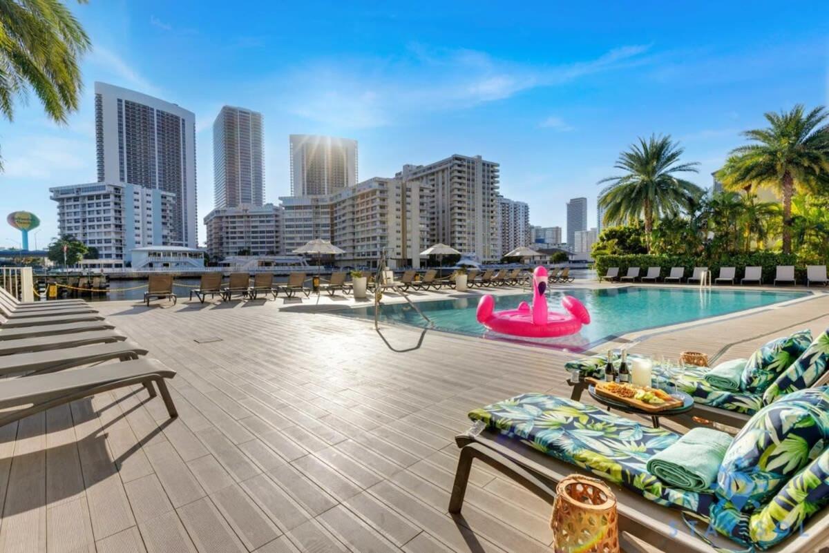 Infinite View - Balcony- Amazing Pool- Near Apartment