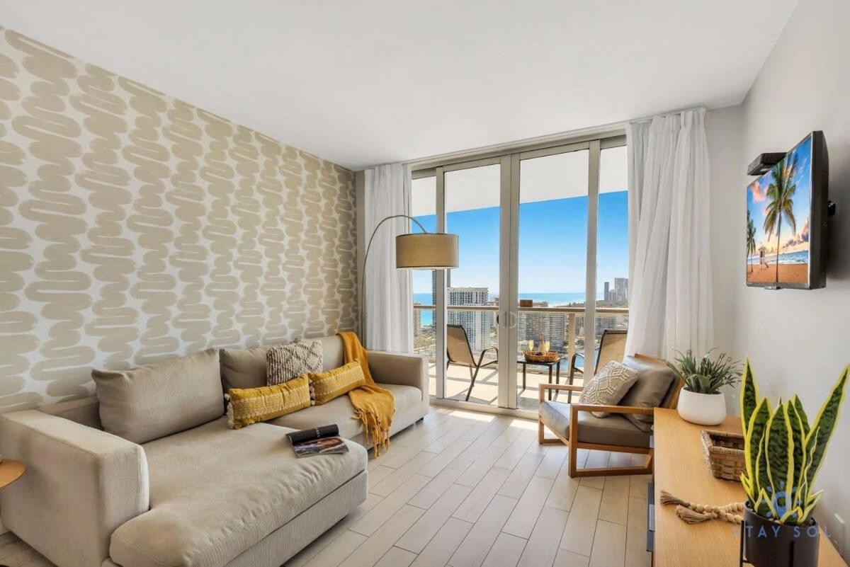 Infinite View - Balcony- Amazing Pool- Near Apartment Hallandale Beach
