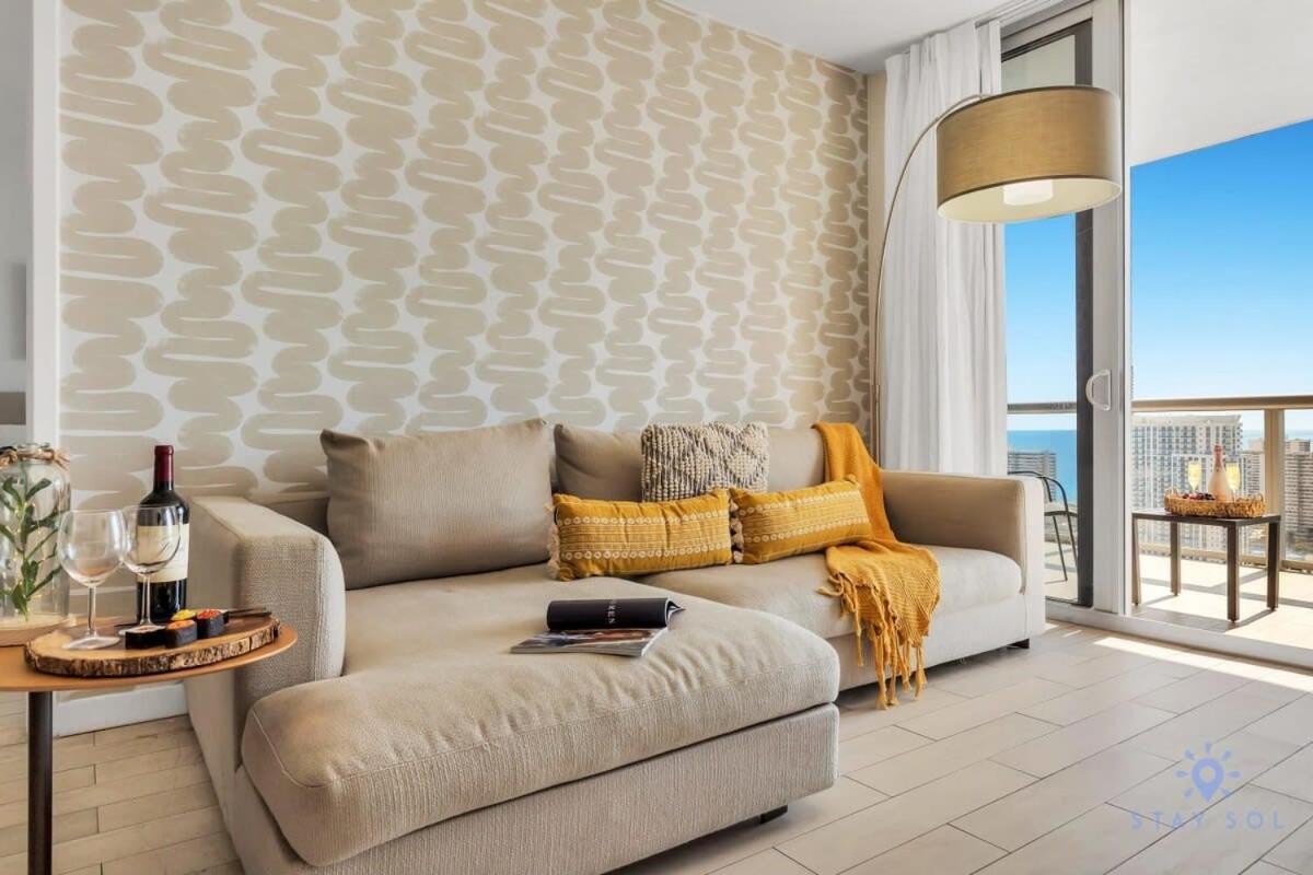 Infinite View - Balcony- Amazing Pool- Near Hallandale Beach